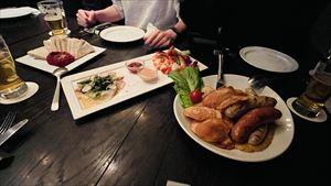 Dinner3_R.jpg